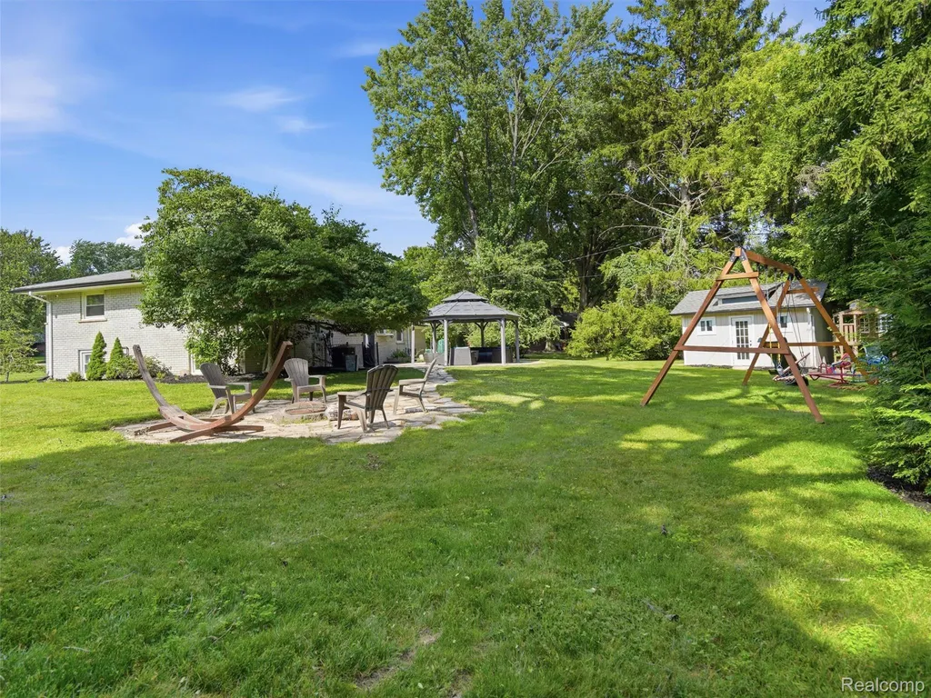 24741 Tudor Lane Franklin Village MI 48025