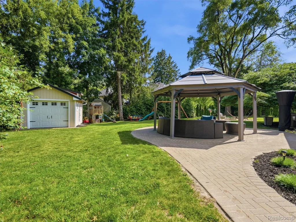 24741 Tudor Lane Franklin Village MI 48025