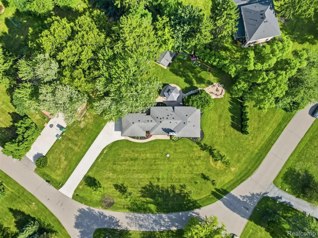 24741 Tudor Lane Franklin Village MI 48025