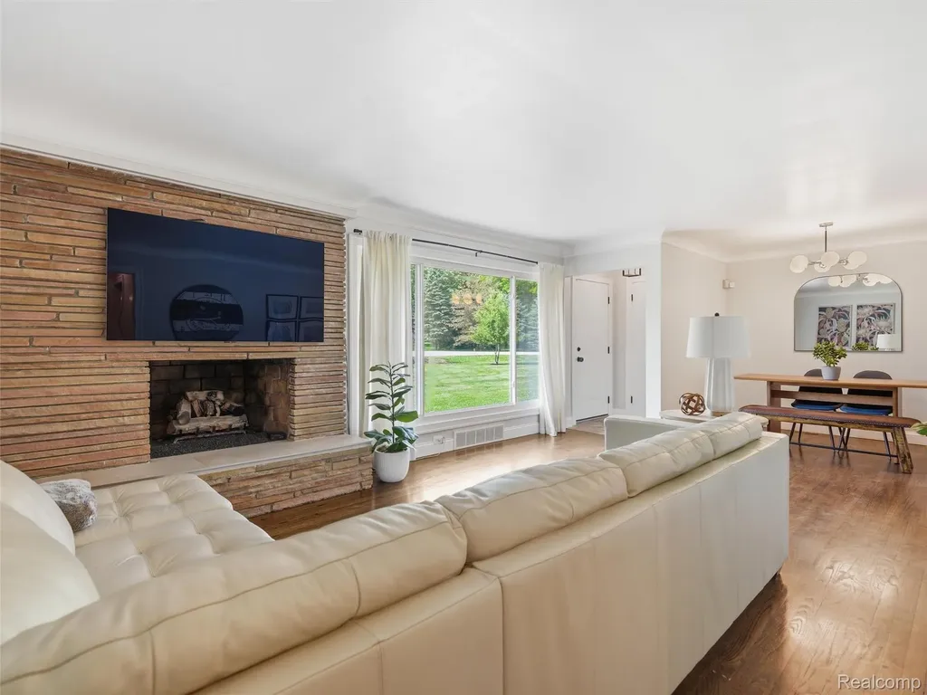 24741 Tudor Lane Franklin Village MI 48025