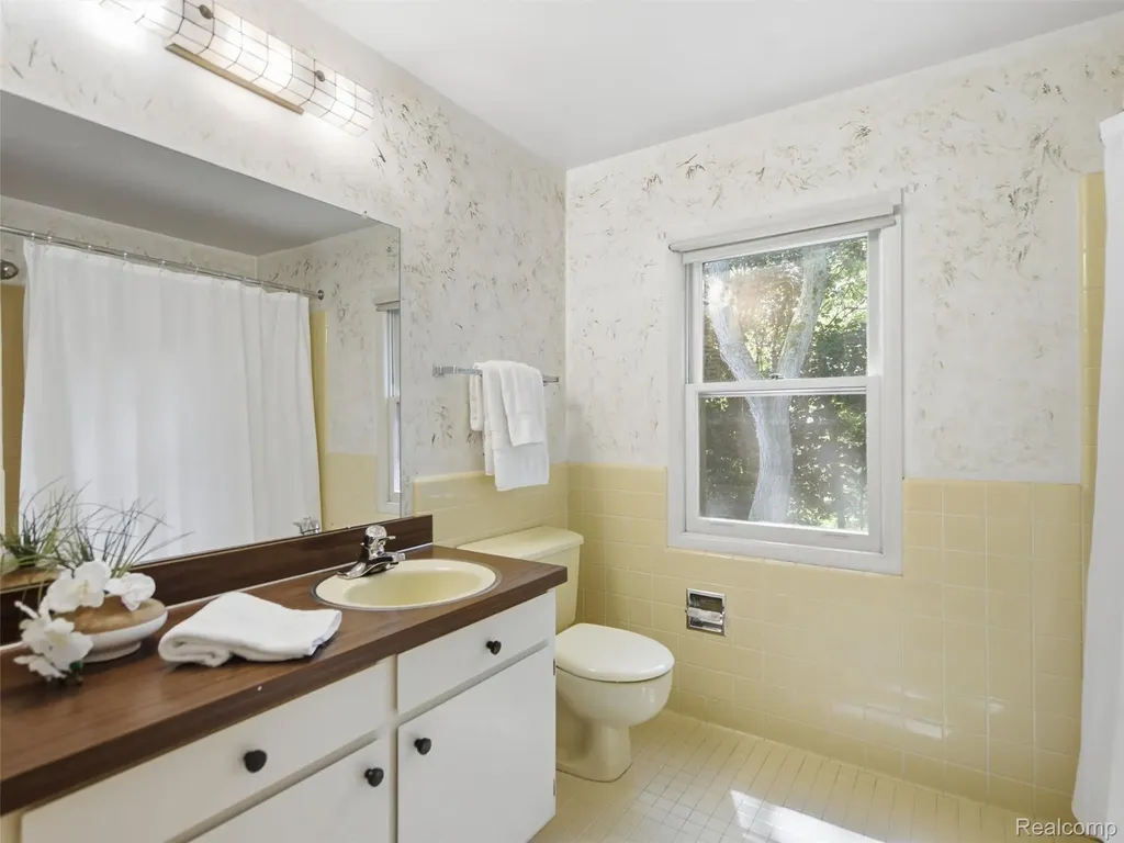 4367 Yorktown Drive West Bloomfield Charter Township MI 48323