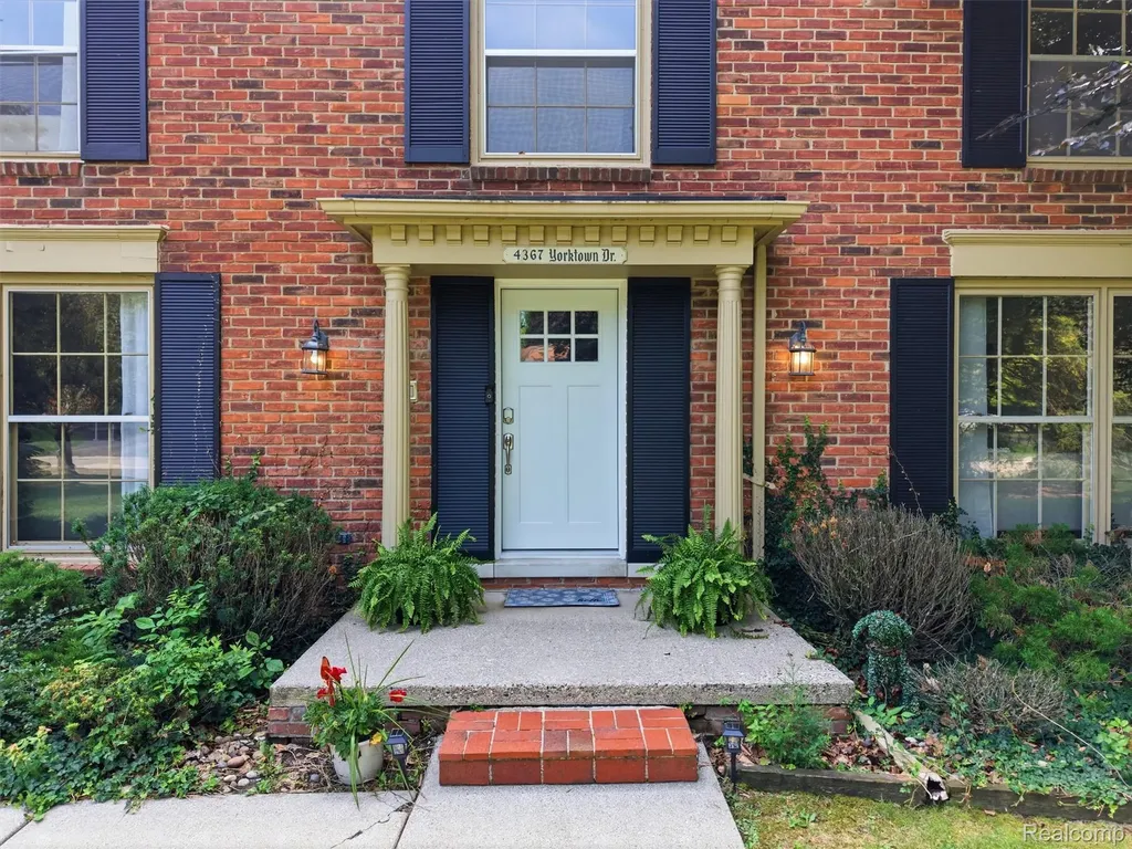 4367 Yorktown Drive West Bloomfield Charter Township MI 48323