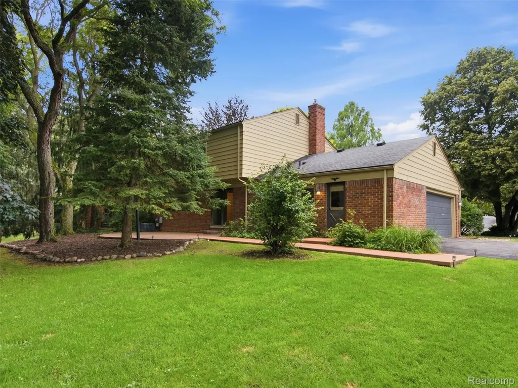 4367 Yorktown Drive West Bloomfield Charter Township MI 48323