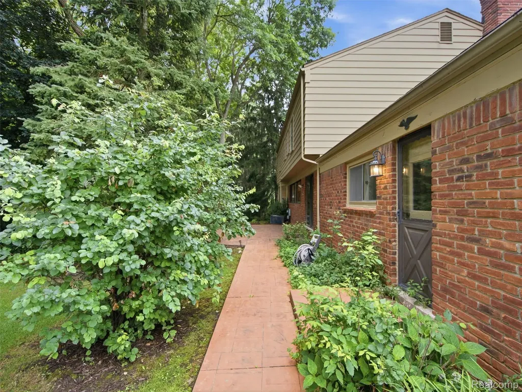 4367 Yorktown Drive West Bloomfield Charter Township MI 48323