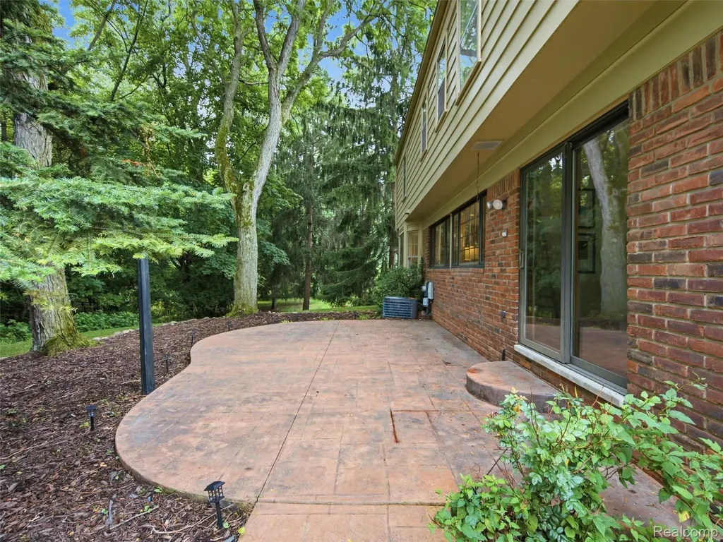 4367 Yorktown Drive West Bloomfield Charter Township MI 48323