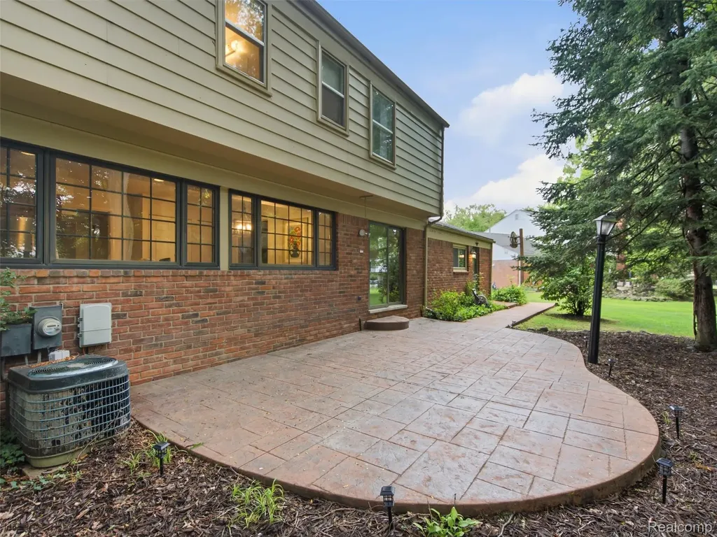 4367 Yorktown Drive West Bloomfield Charter Township MI 48323