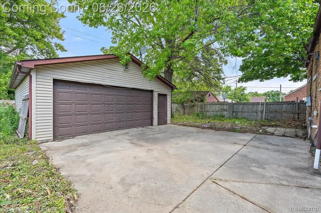9417 E Outer Drive Detroit City MI 48213