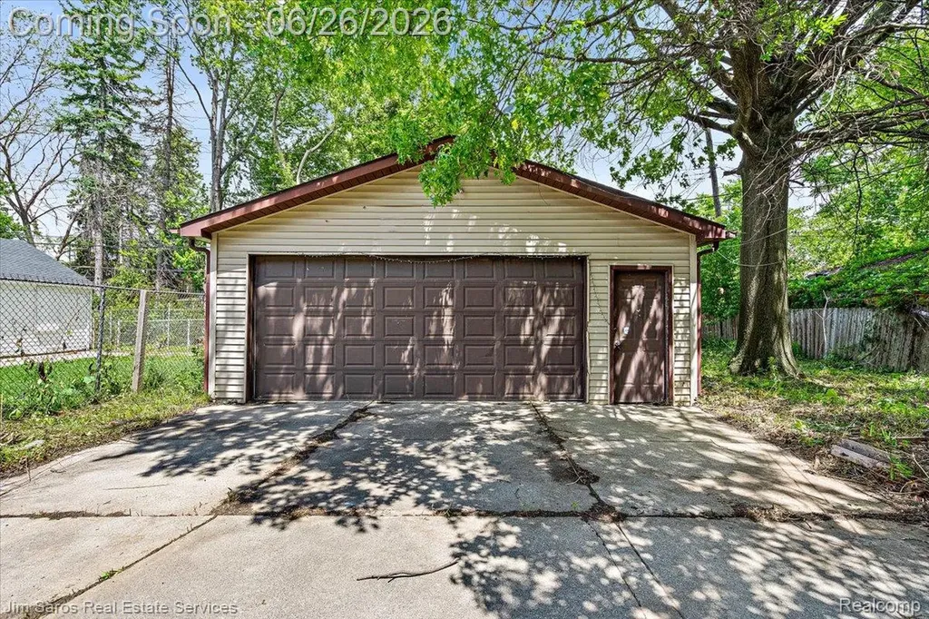 9417 E Outer Drive Detroit City MI 48213
