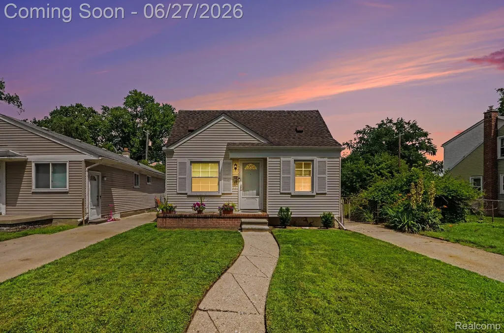 15832 Wakenden Redford Charter Township MI 48239