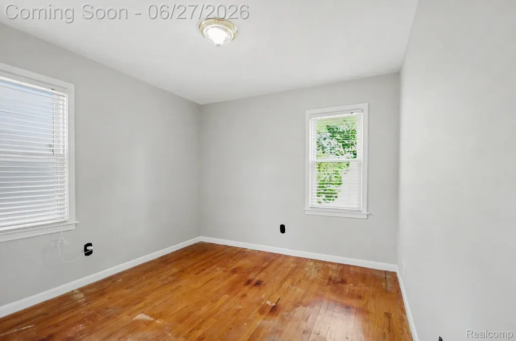 15832 Wakenden Redford Charter Township MI 48239