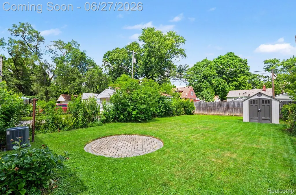 15832 Wakenden Redford Charter Township MI 48239