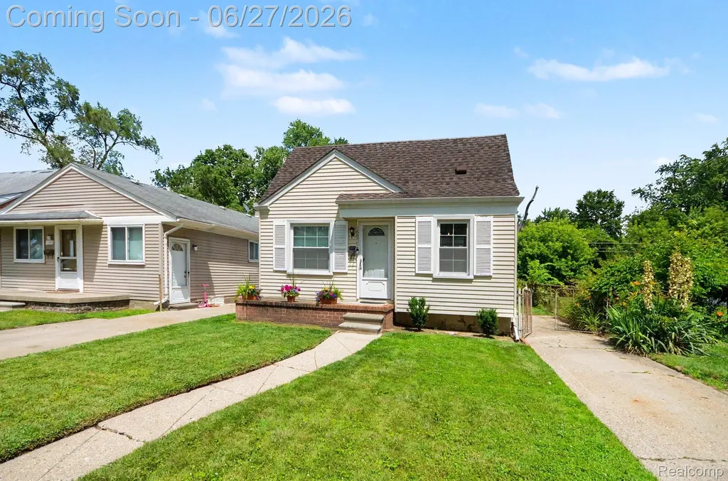 15832 Wakenden Redford Charter Township MI 48239