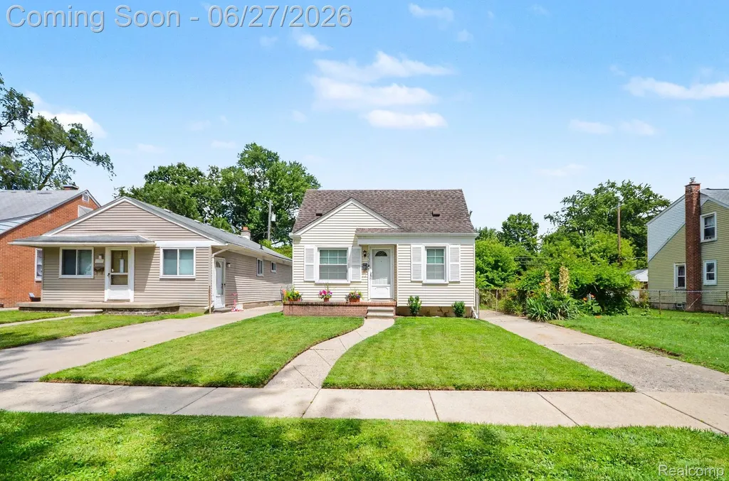 15832 Wakenden Redford Charter Township MI 48239