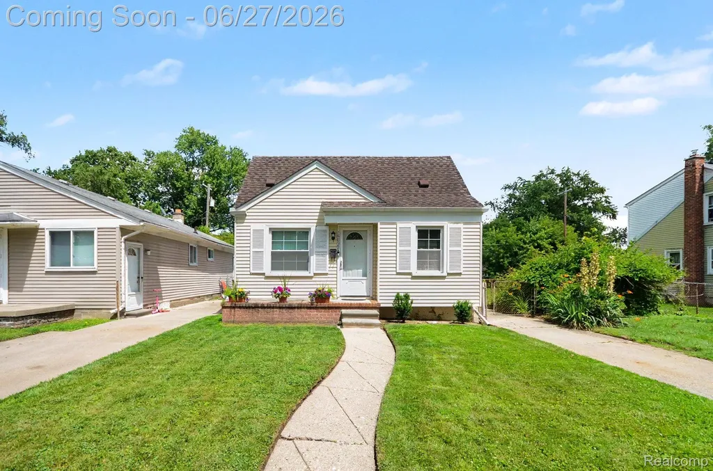 15832 Wakenden Redford Charter Township MI 48239