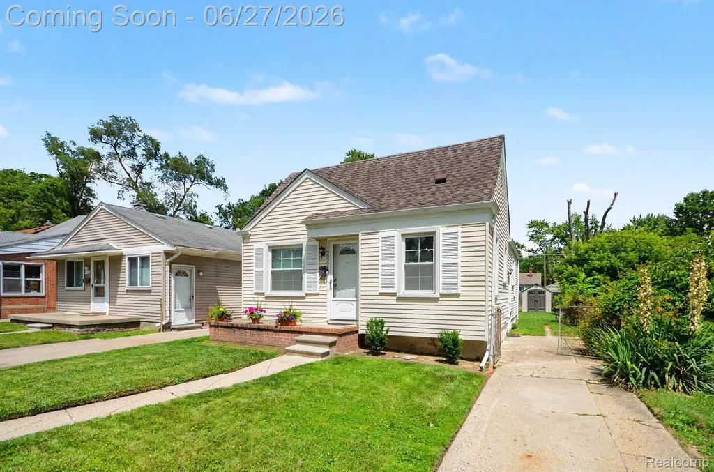 15832 Wakenden Redford Charter Township MI 48239