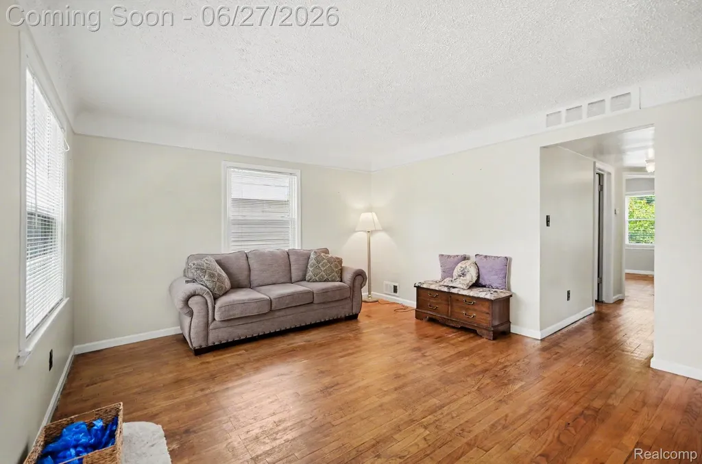 15832 Wakenden Redford Charter Township MI 48239