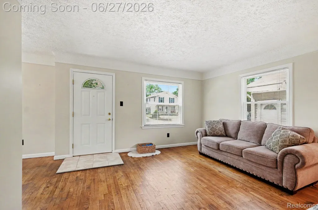 15832 Wakenden Redford Charter Township MI 48239