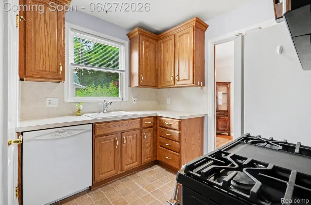 15832 Wakenden Redford Charter Township MI 48239