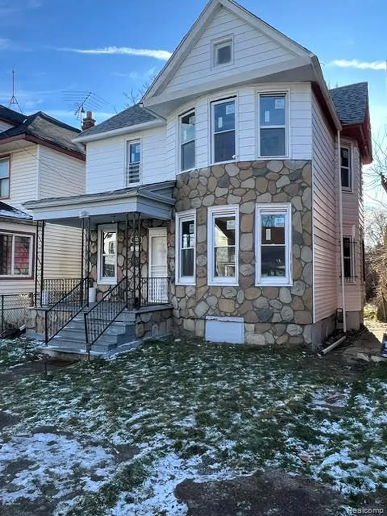 7720 E Canfield Street Detroit City MI 48214