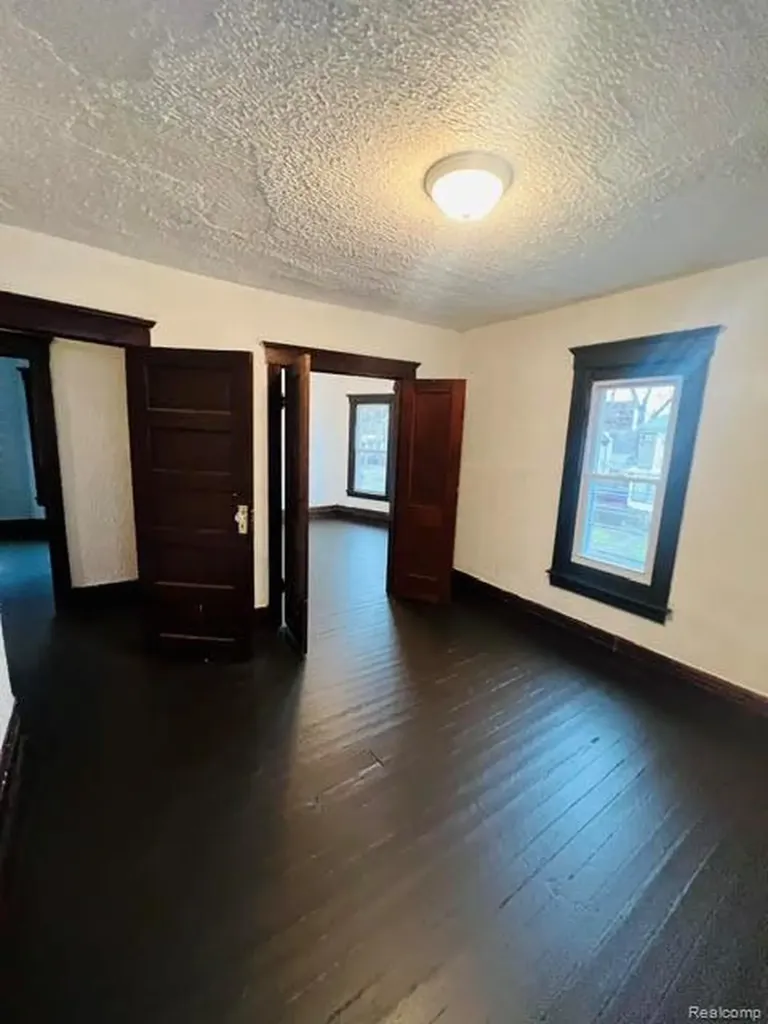 7720 E Canfield Street Detroit City MI 48214