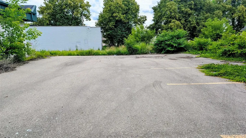2610 Davison Road Flint City MI 48506