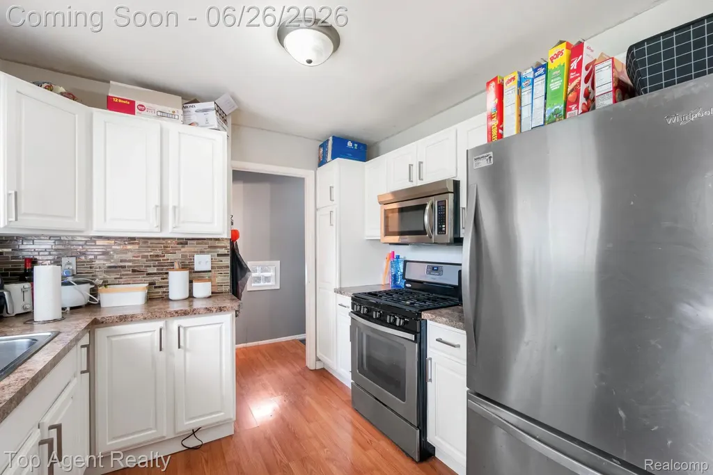 13712 La Chene Avenue Warren City MI 48088