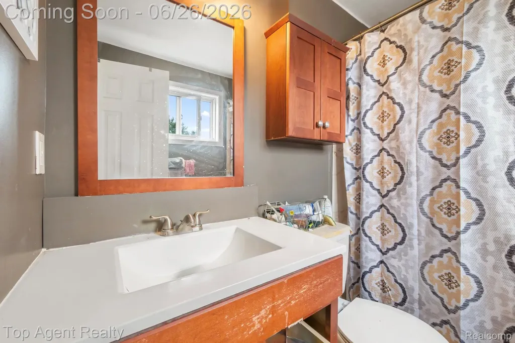 13712 La Chene Avenue Warren City MI 48088