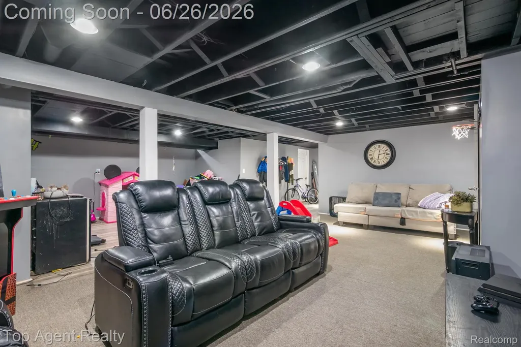 13712 La Chene Avenue Warren City MI 48088