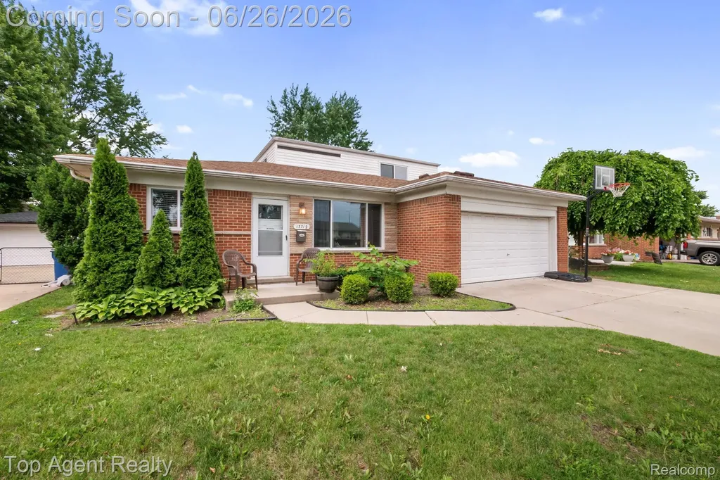 13712 La Chene Avenue Warren City MI 48088