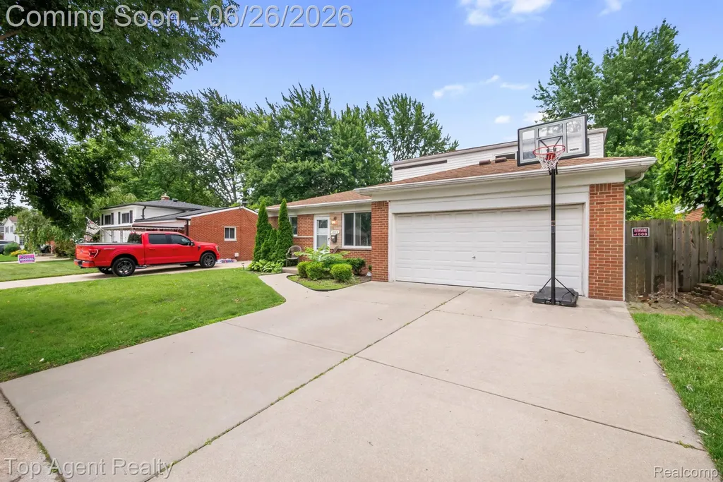 13712 La Chene Avenue Warren City MI 48088