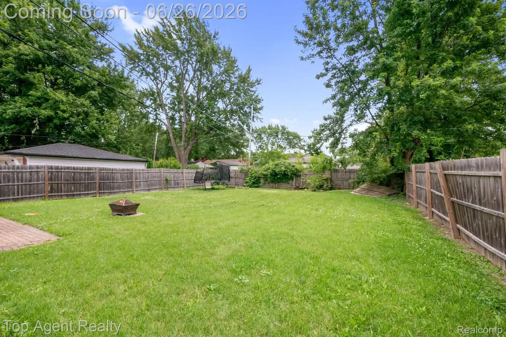 13712 La Chene Avenue Warren City MI 48088