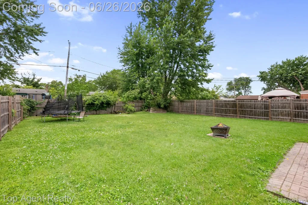 13712 La Chene Avenue Warren City MI 48088
