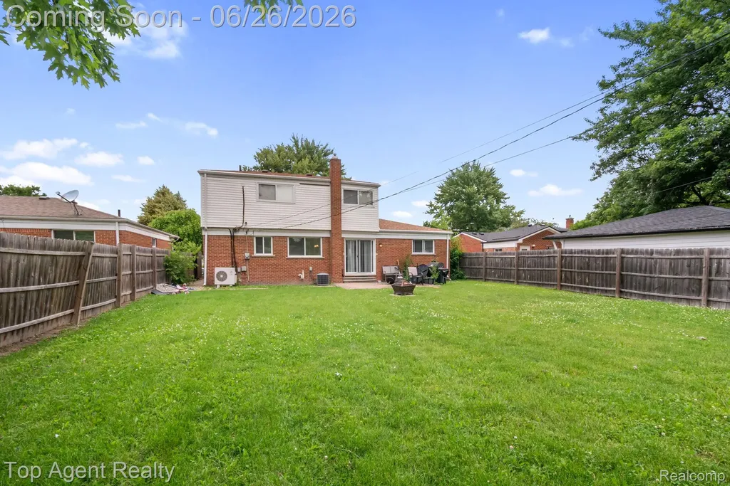 13712 La Chene Avenue Warren City MI 48088