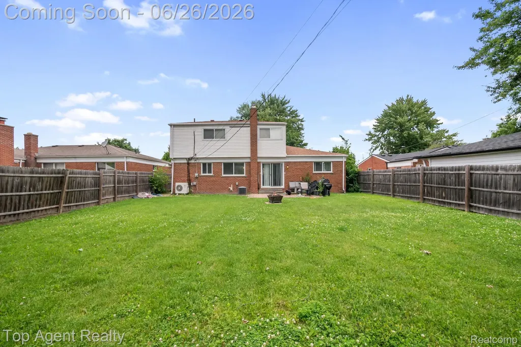 13712 La Chene Avenue Warren City MI 48088
