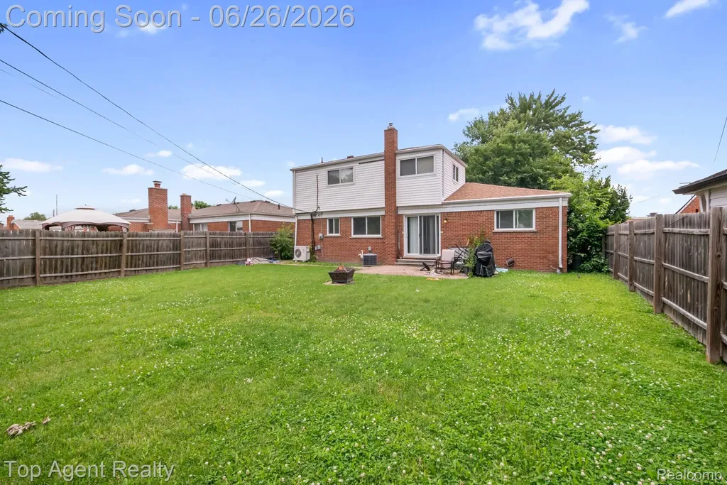 13712 La Chene Avenue Warren City MI 48088