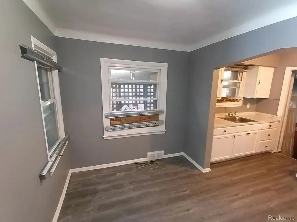 17851 Strasburg Street Detroit City MI 48205
