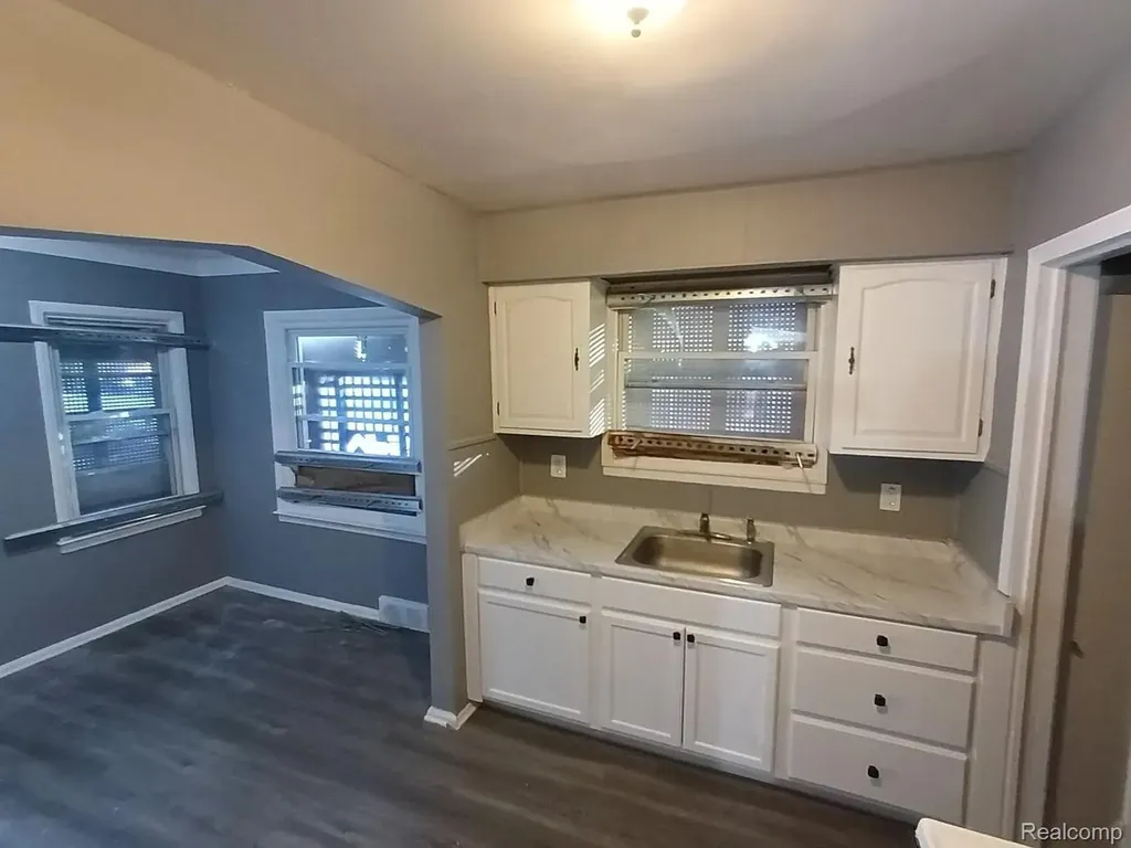 17851 Strasburg Street Detroit City MI 48205