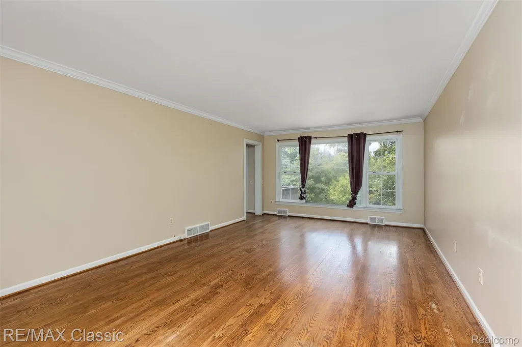 4268 Covered Bridge Road Bloomfield Charter Township MI 48302