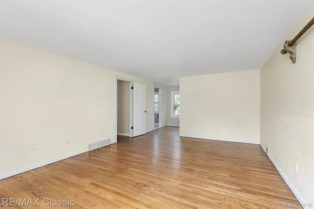 4268 Covered Bridge Road Bloomfield Charter Township MI 48302