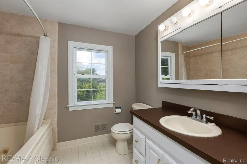 4268 Covered Bridge Road Bloomfield Charter Township MI 48302