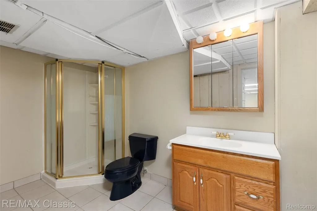 4268 Covered Bridge Road Bloomfield Charter Township MI 48302