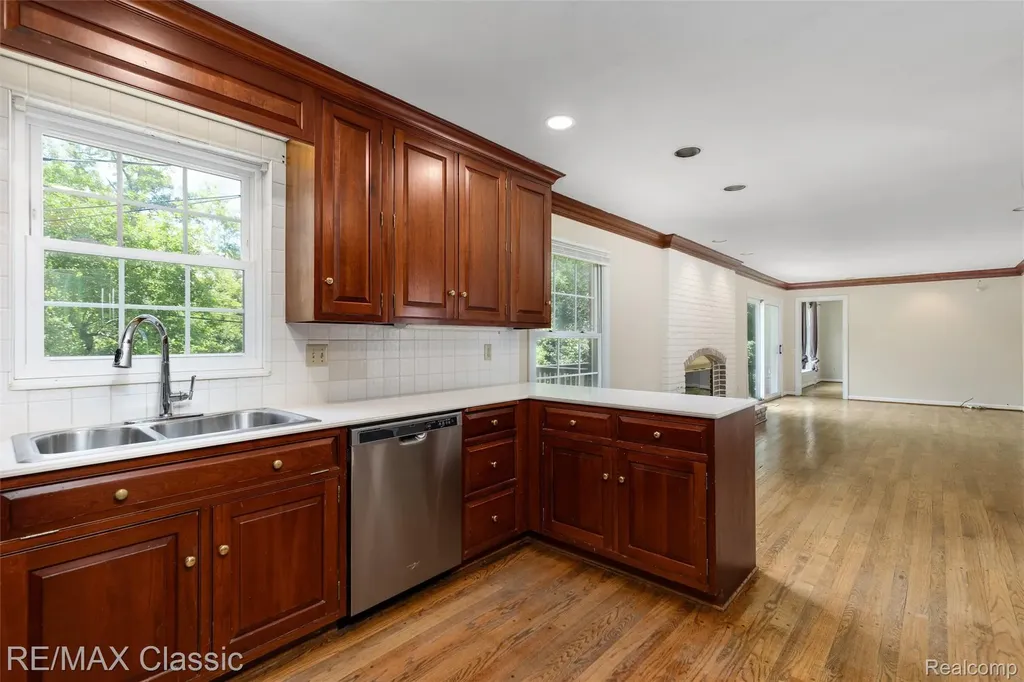 4268 Covered Bridge Road Bloomfield Charter Township MI 48302