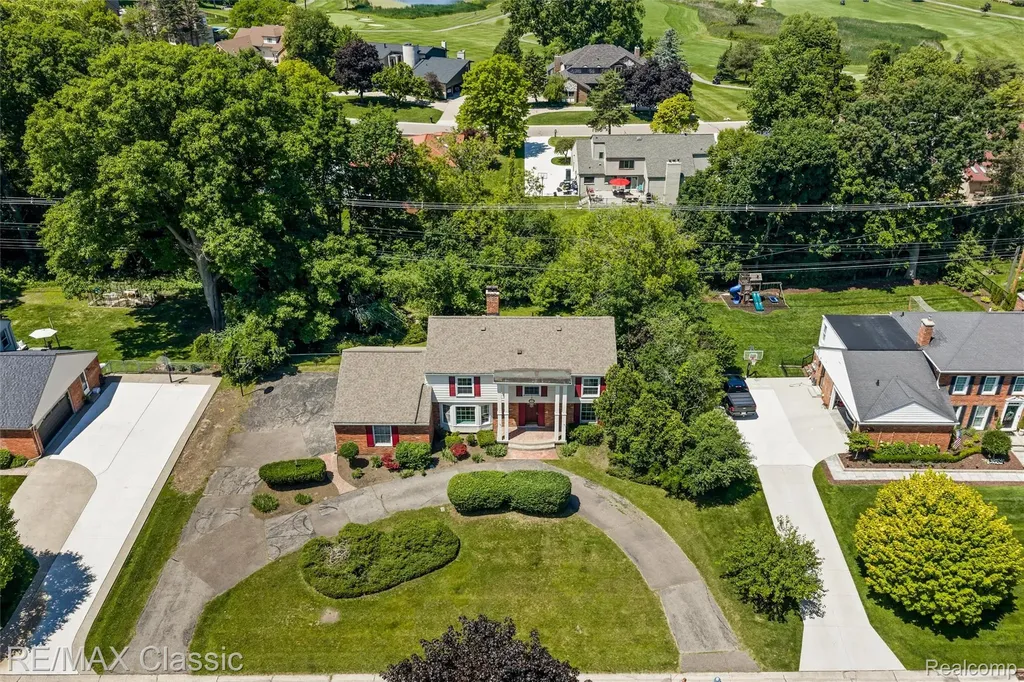 4268 Covered Bridge Road Bloomfield Charter Township MI 48302