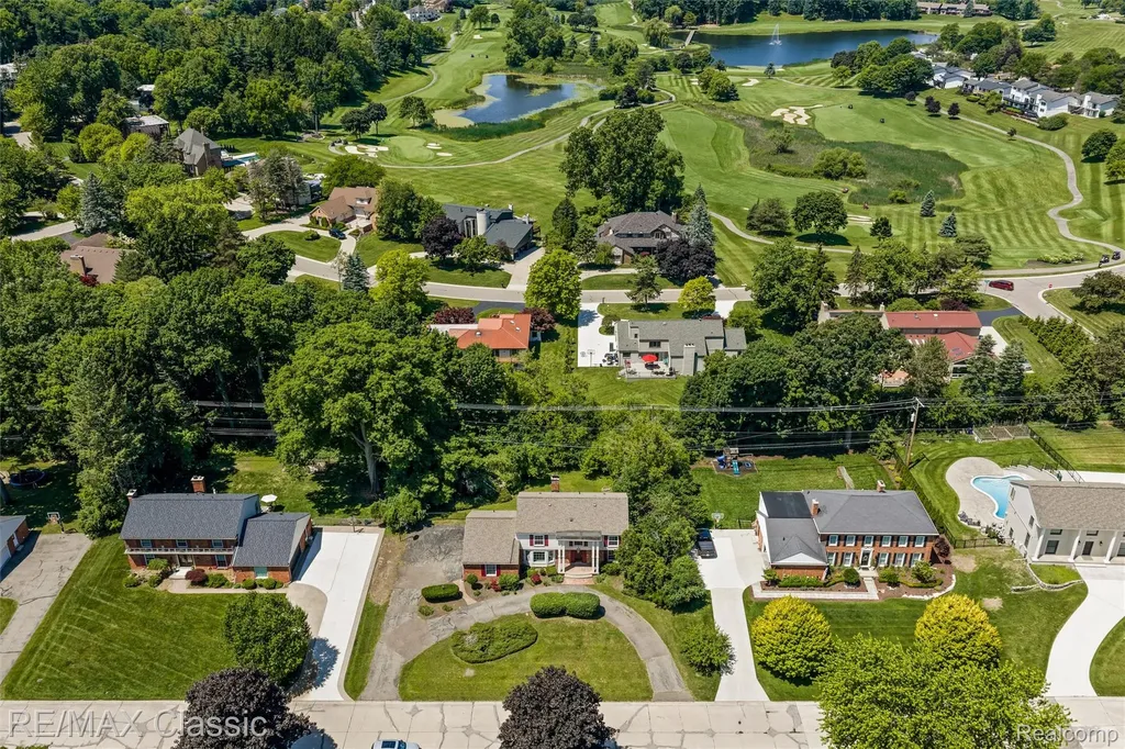 4268 Covered Bridge Road Bloomfield Charter Township MI 48302