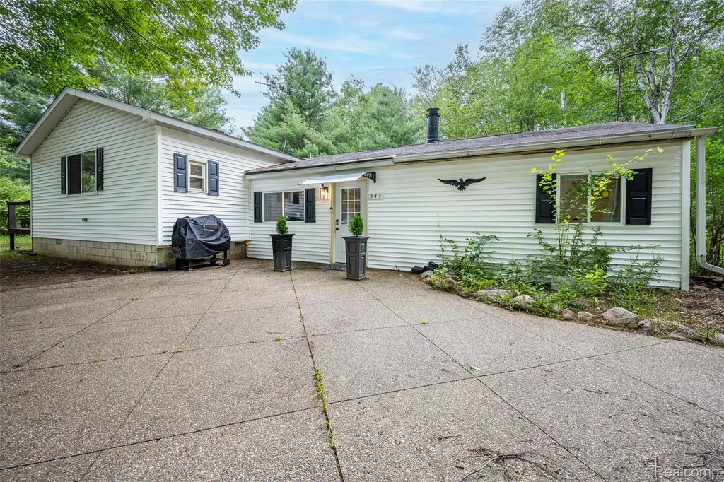 945 N Hockaday Road Gladwin Township MI 48624