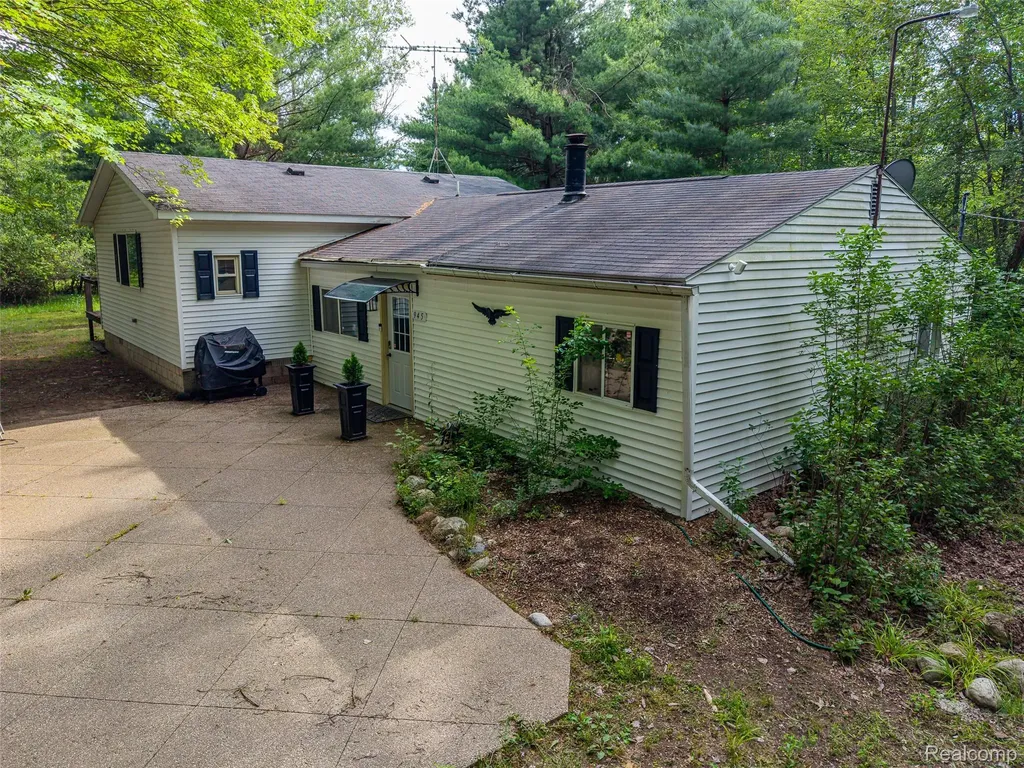 945 N Hockaday Road Gladwin Township MI 48624