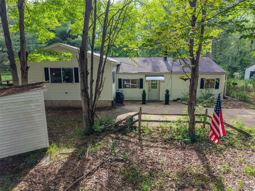 945 N Hockaday Road Gladwin Township MI 48624