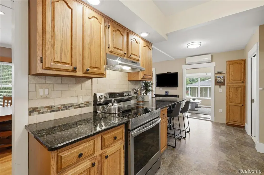 1917 Clawson Avenue Royal Oak City MI 48073