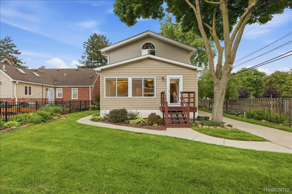 1917 Clawson Avenue Royal Oak City MI 48073
