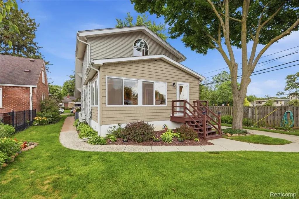 1917 Clawson Avenue Royal Oak City MI 48073